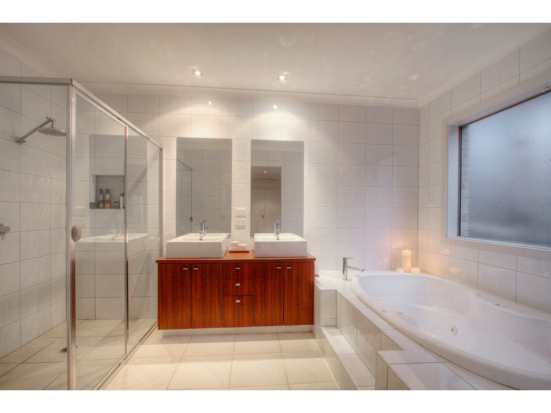 7 Landra Court, Berwick VIC 3806