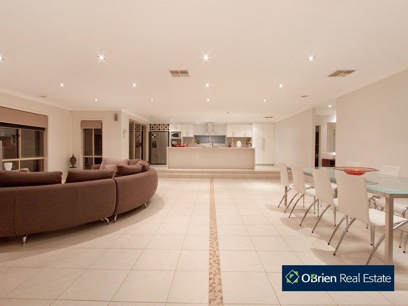 7 Landra Court, Berwick VIC 3806