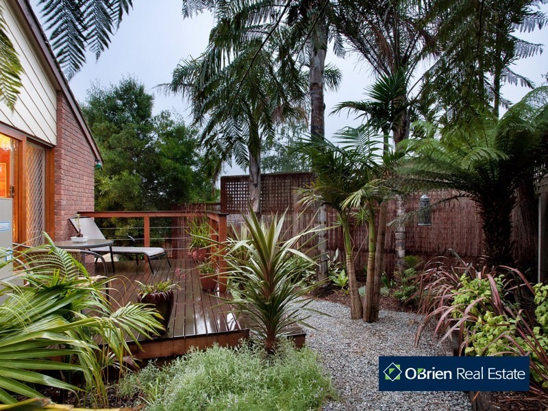 16 Mahon Avenue, Beaconsfield VIC 3807