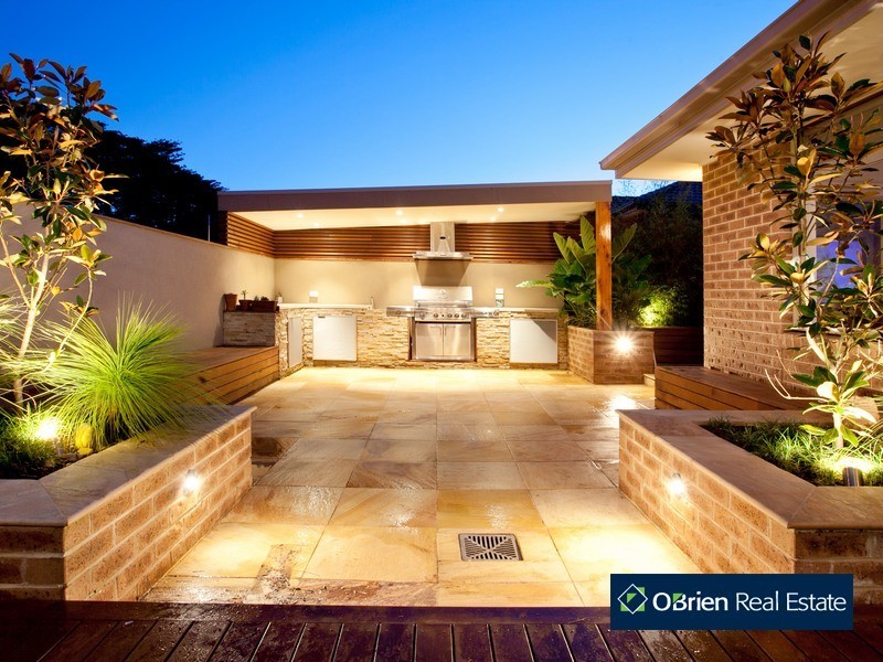 1 Viewgrand Drive, Berwick VIC 3806