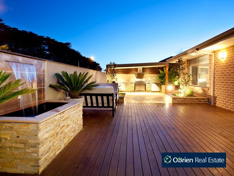 1 Viewgrand Drive, Berwick VIC 3806