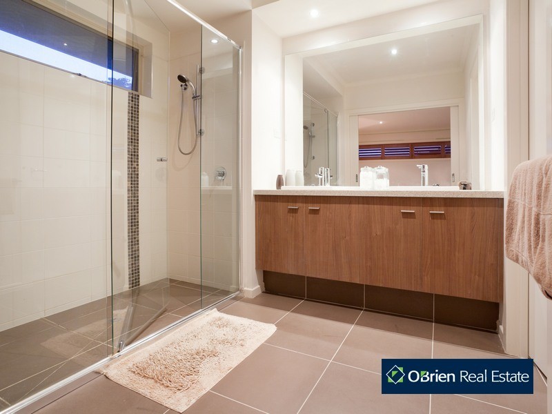 1 Viewgrand Drive, Berwick VIC 3806