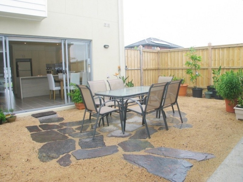 2 Peppermint Row, Officer VIC 3809