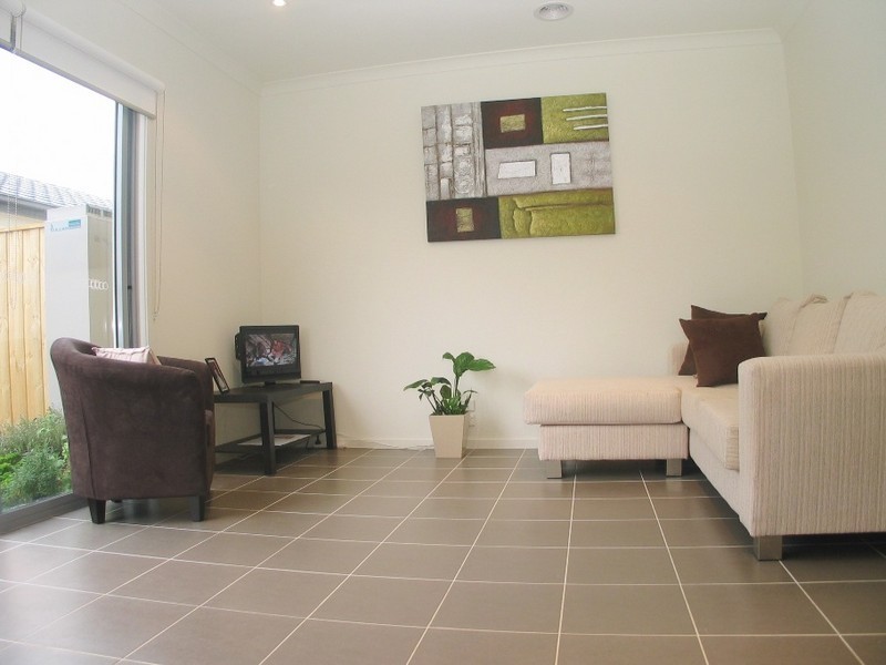 2 Peppermint Row, Officer VIC 3809