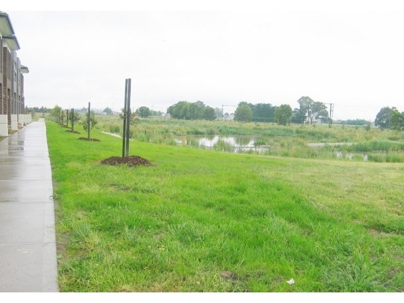 2 Peppermint Row, Officer VIC 3809