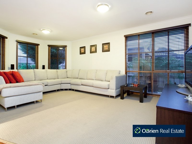 27 Insignia Crescent, Berwick VIC 3806