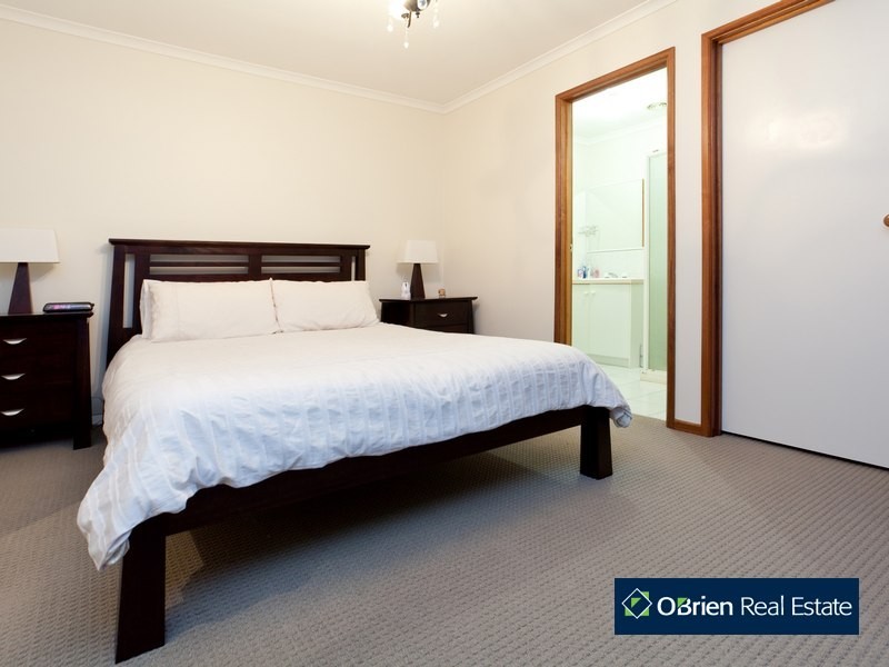 27 Insignia Crescent, Berwick VIC 3806