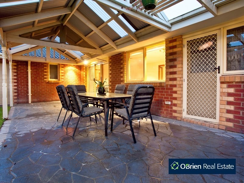 27 Insignia Crescent, Berwick VIC 3806