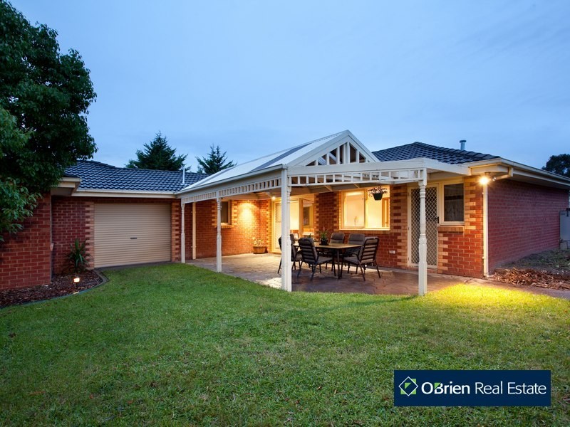 27 Insignia Crescent, Berwick VIC 3806