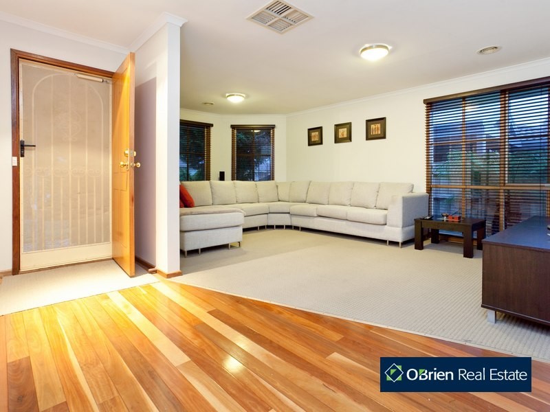 27 Insignia Crescent, Berwick VIC 3806