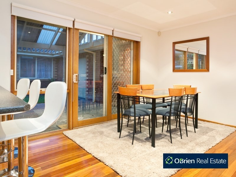 27 Insignia Crescent, Berwick VIC 3806