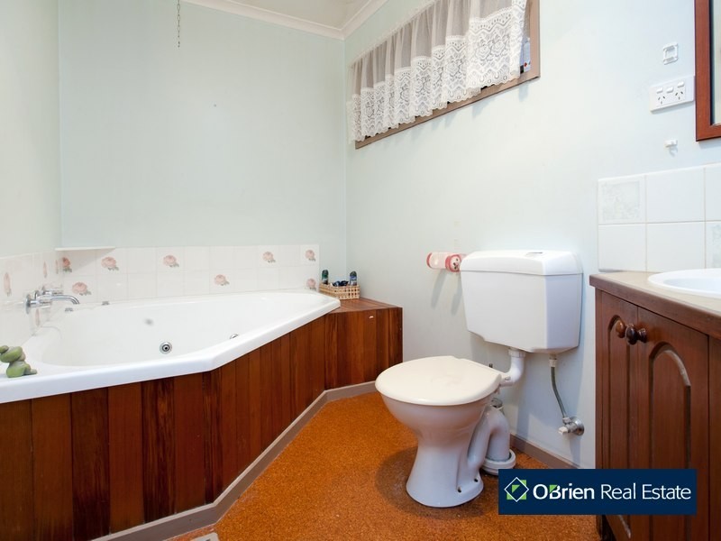 123 Fox Road, Narre Warren North VIC 3804