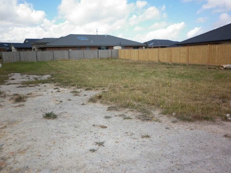 136 Settlers Run,, Cranbourne South VIC 3977