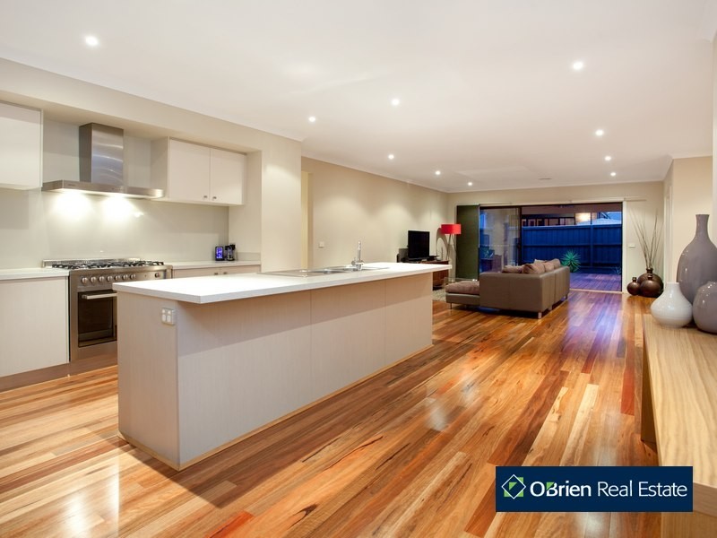 8 Misty Close, Berwick VIC 3806