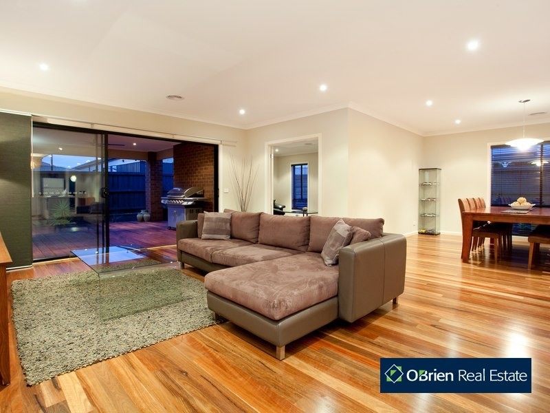 8 Misty Close, Berwick VIC 3806