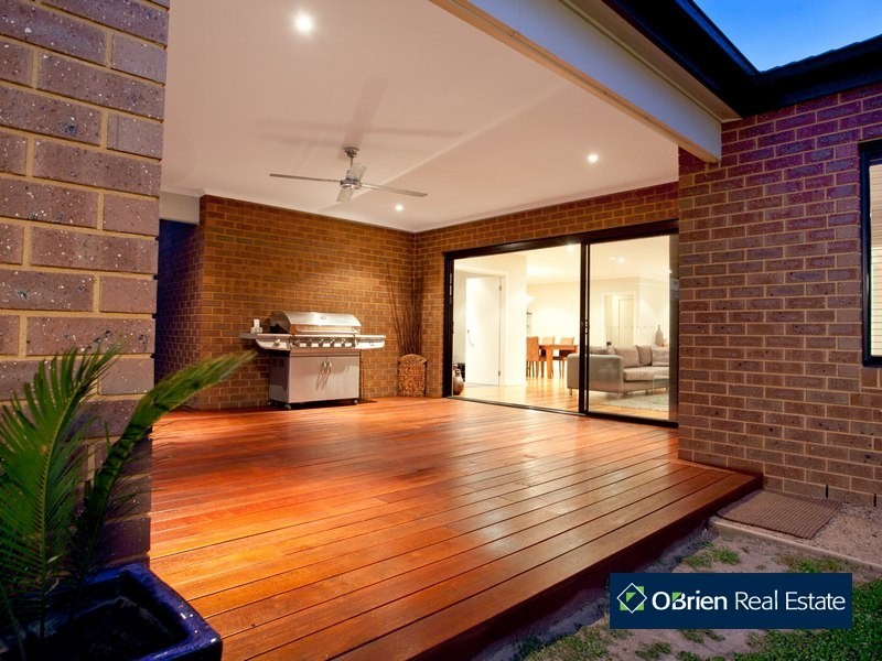 8 Misty Close, Berwick VIC 3806