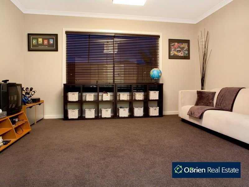 8 Misty Close, Berwick VIC 3806