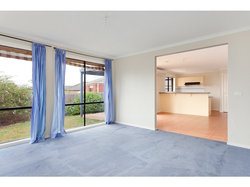 21 Farnborough Way, Berwick VIC 3806