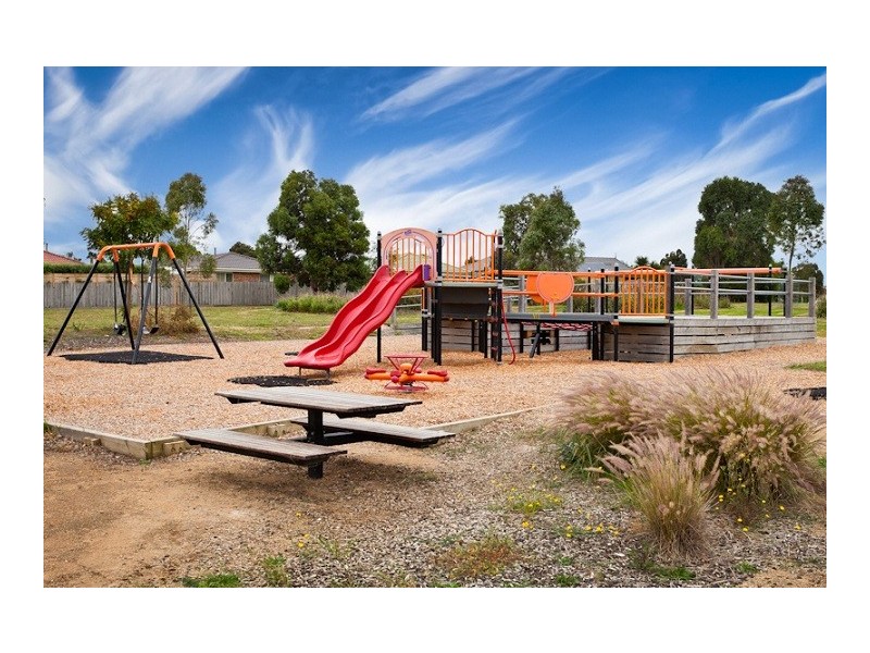 21 Farnborough Way, Berwick VIC 3806