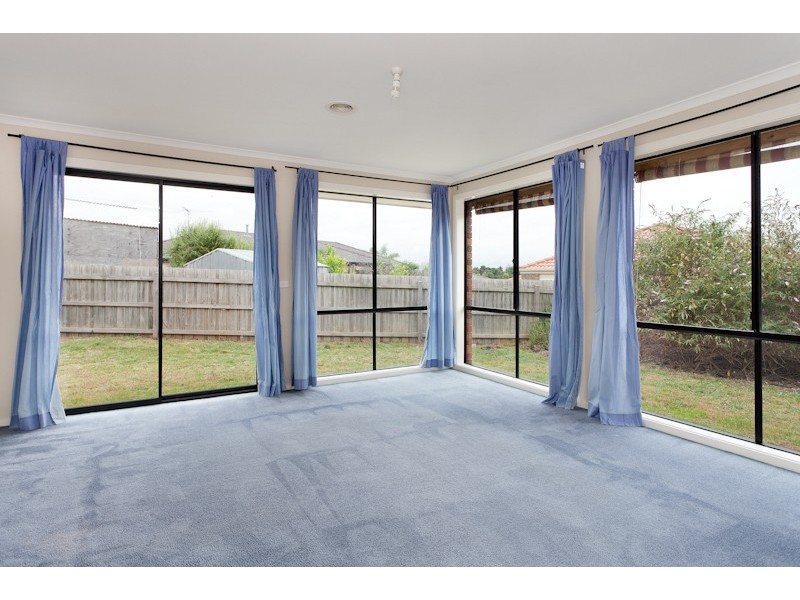 21 Farnborough Way, Berwick VIC 3806