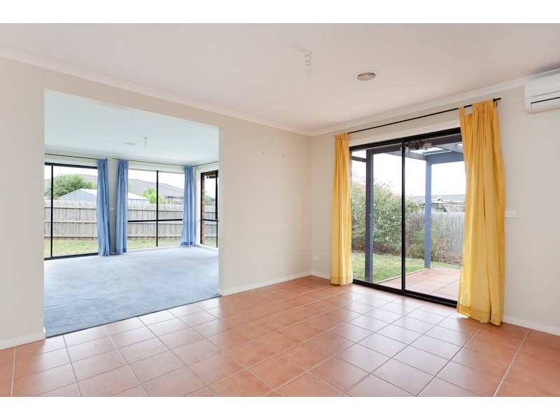 21 Farnborough Way, Berwick VIC 3806