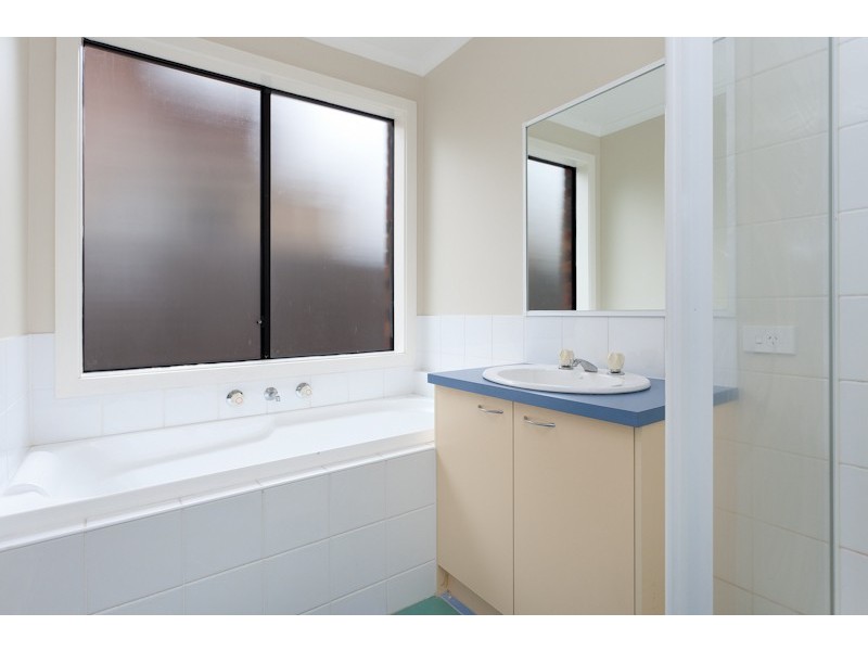 21 Farnborough Way, Berwick VIC 3806