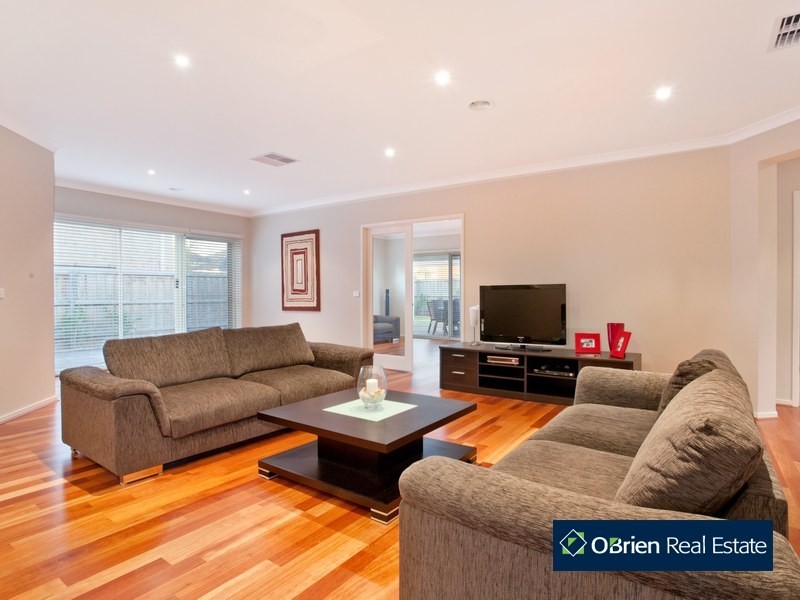 8 Montmorency Avenue, Berwick VIC 3806