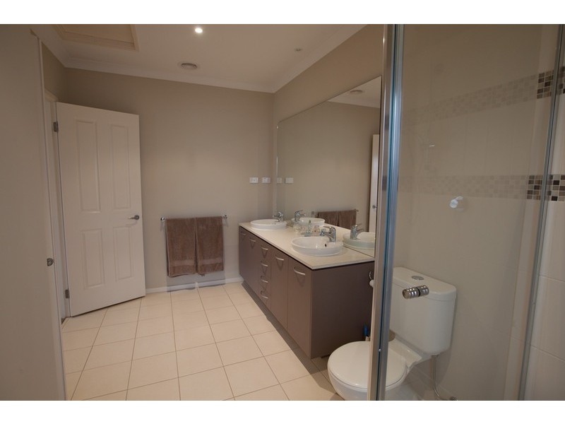 8 Montmorency Avenue, Berwick VIC 3806