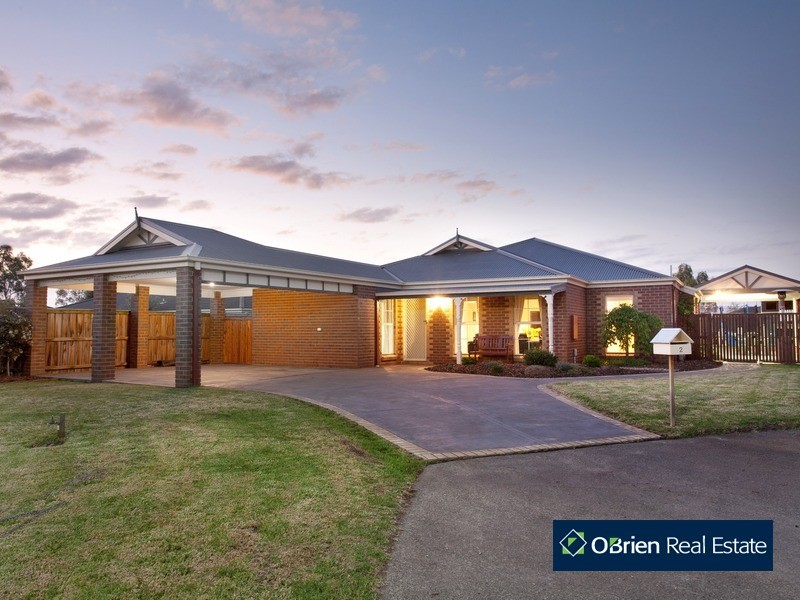 2 Petrel Place, Berwick VIC 3806