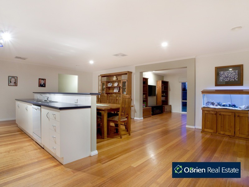 2 Petrel Place, Berwick VIC 3806