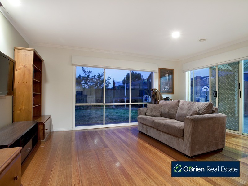2 Petrel Place, Berwick VIC 3806