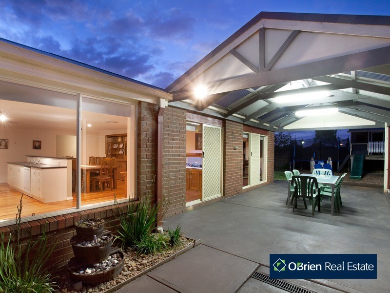 2 Petrel Place, Berwick VIC 3806
