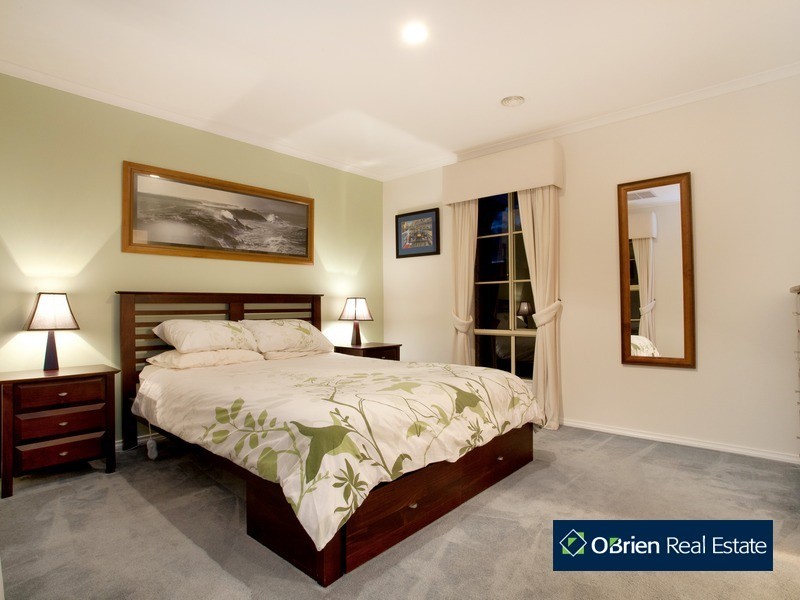 2 Petrel Place, Berwick VIC 3806