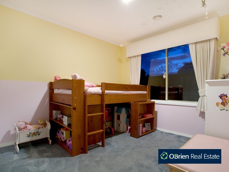 2 Petrel Place, Berwick VIC 3806