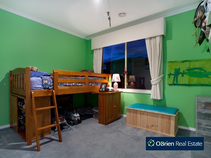 2 Petrel Place, Berwick VIC 3806
