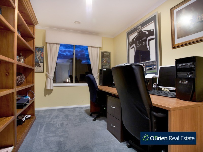 2 Petrel Place, Berwick VIC 3806