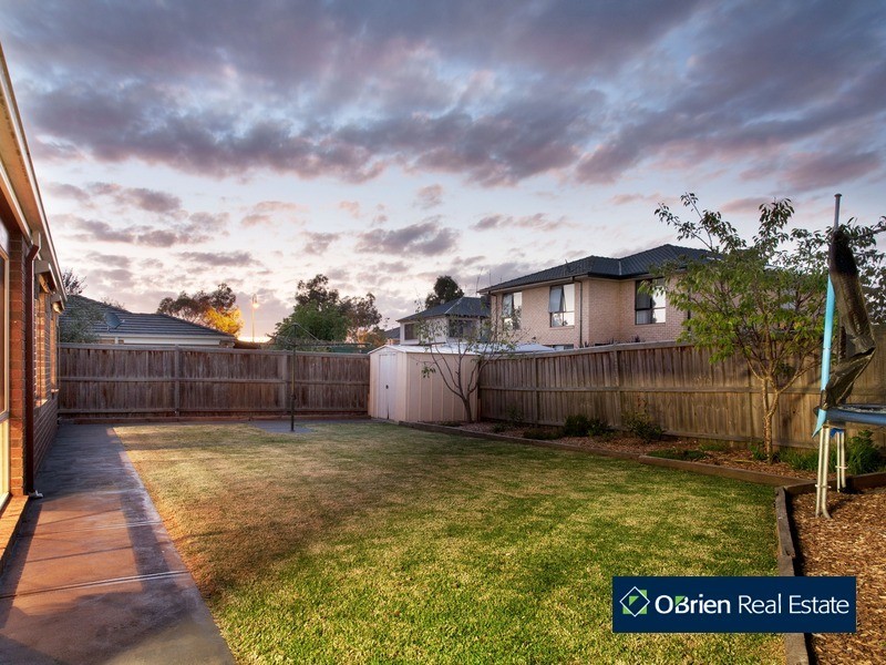 2 Petrel Place, Berwick VIC 3806