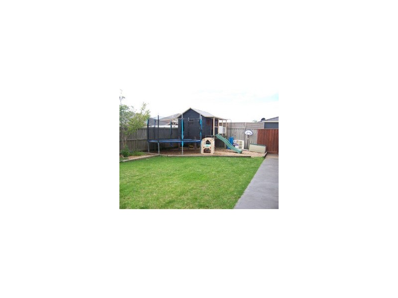 2 Petrel Place, Berwick VIC 3806