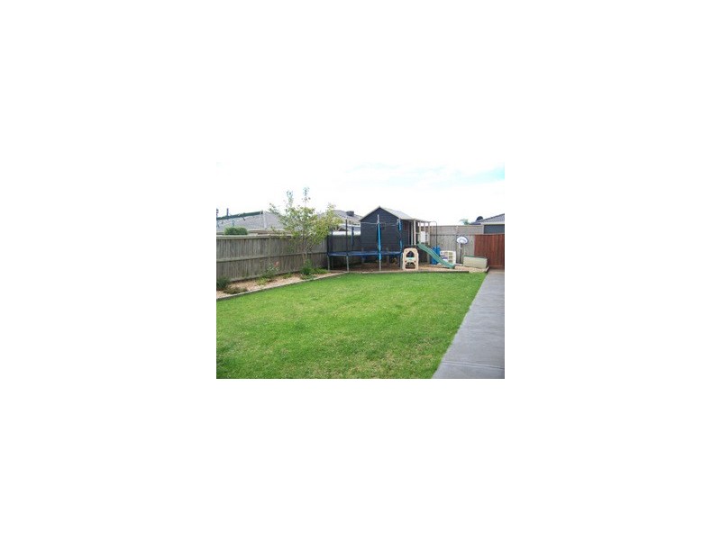 2 Petrel Place, Berwick VIC 3806