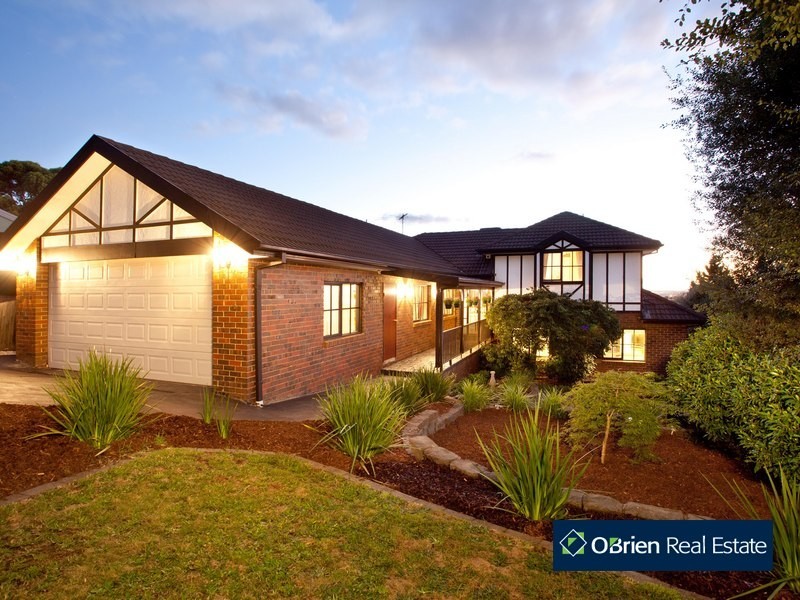 5  Edrington Park Drive, Berwick VIC 3806