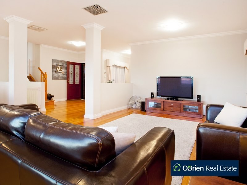 5  Edrington Park Drive, Berwick VIC 3806