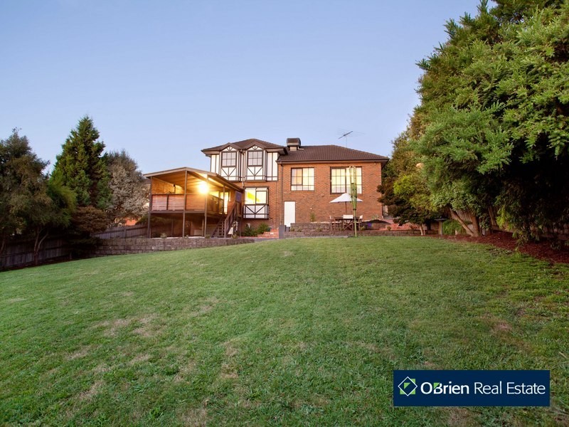 5  Edrington Park Drive, Berwick VIC 3806