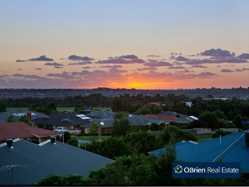 5  Edrington Park Drive, Berwick VIC 3806