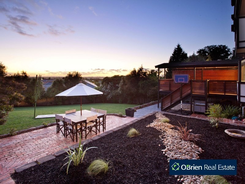 5  Edrington Park Drive, Berwick VIC 3806