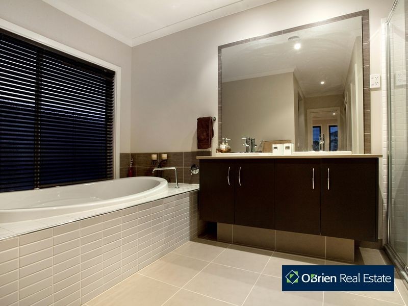 7 Limousin Court, Berwick VIC 3806