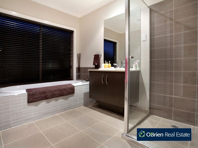 7 Limousin Court, Berwick VIC 3806