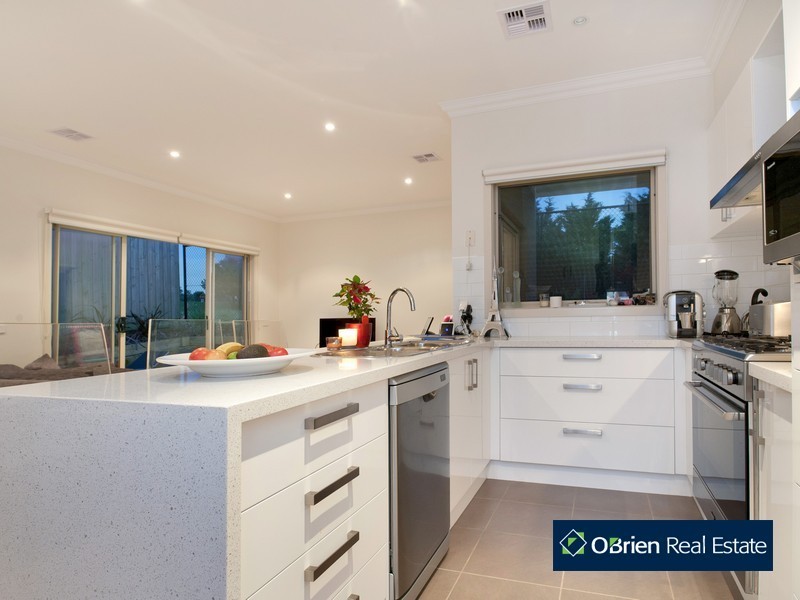 8/25 Canberra Avenue, Berwick VIC 3806