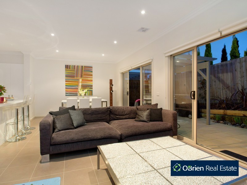 8/25 Canberra Avenue, Berwick VIC 3806