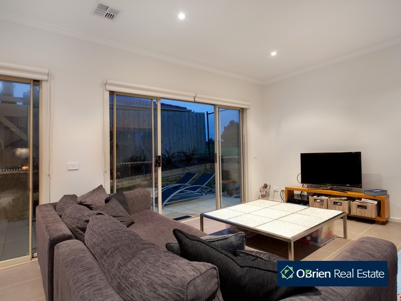 8/25 Canberra Avenue, Berwick VIC 3806