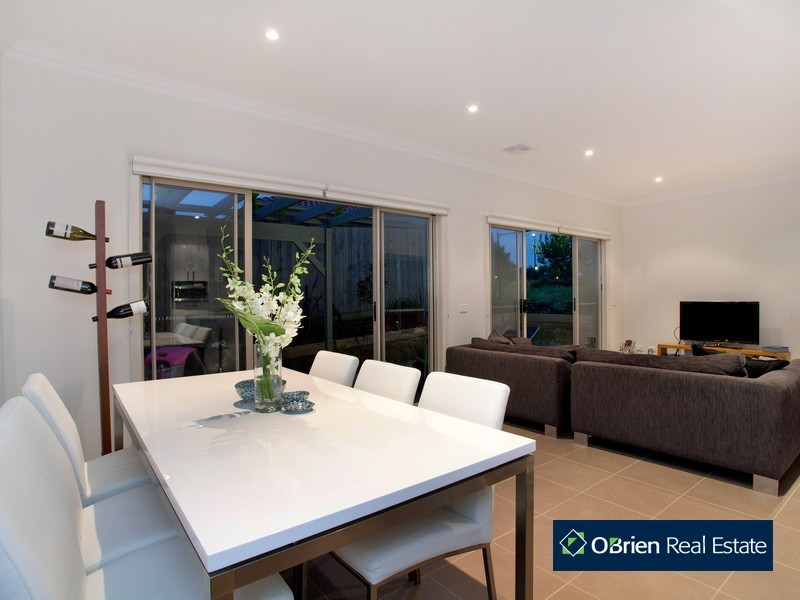 8/25 Canberra Avenue, Berwick VIC 3806